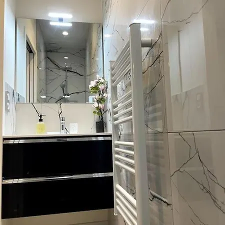 Luxury Family Getaway باريس