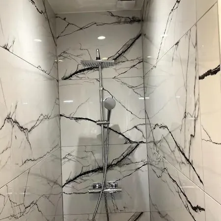 Luxury Family Getaway شقة