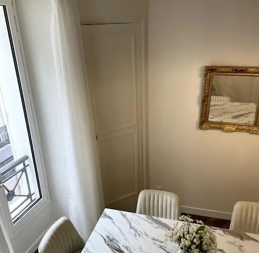 Luxury Family Getaway Apartment Paris
